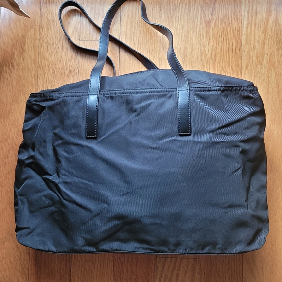 ❌️SOLD❌️ Authentic Vintage Prada Nylon Tote - Picture 2 of 16